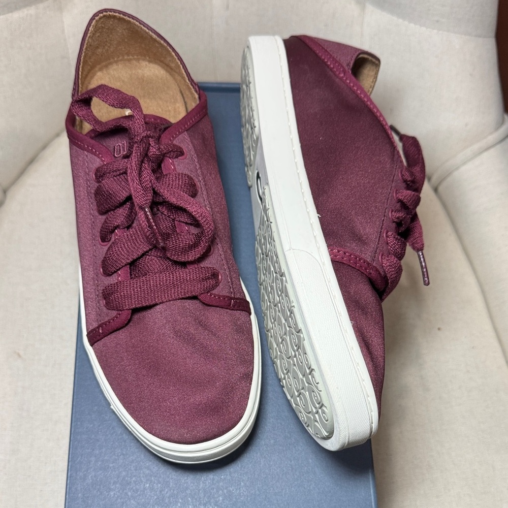 NEW Olukai Pehuea Li Lanui Sneakers Shoes 8.5